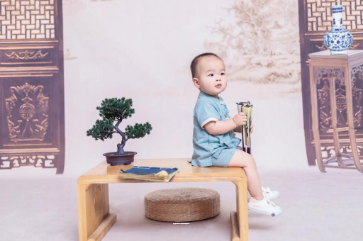 馆陶女宝宝换尿布 馆陶女宝宝换尿布